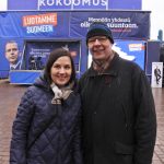 Opetusministeri Sanni Grahn-Laasonen ja euroehdokas Sami. Kokoomuksen rekkakiertue Raumalla 08.04.2019